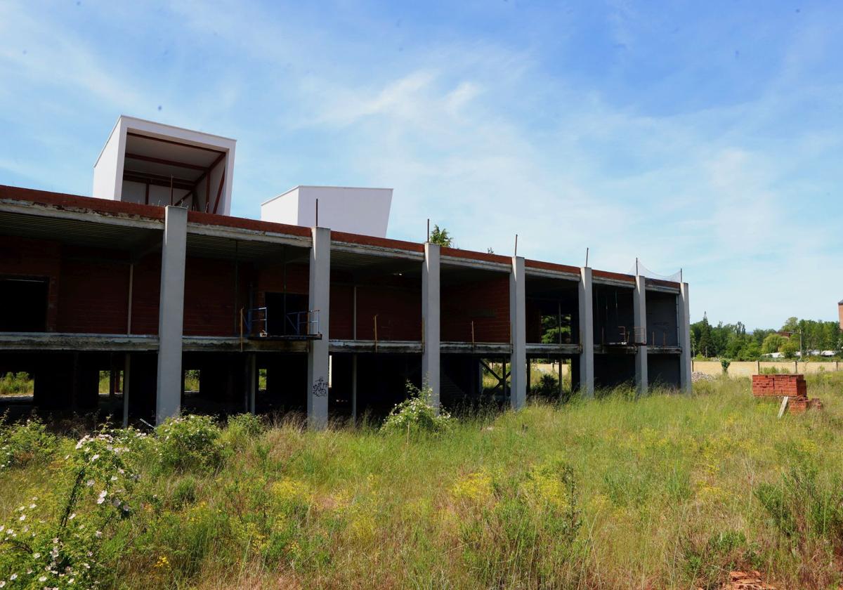 La obra para desarrollar un Hangar de Arte Joven se paralizó hace ya quince años.