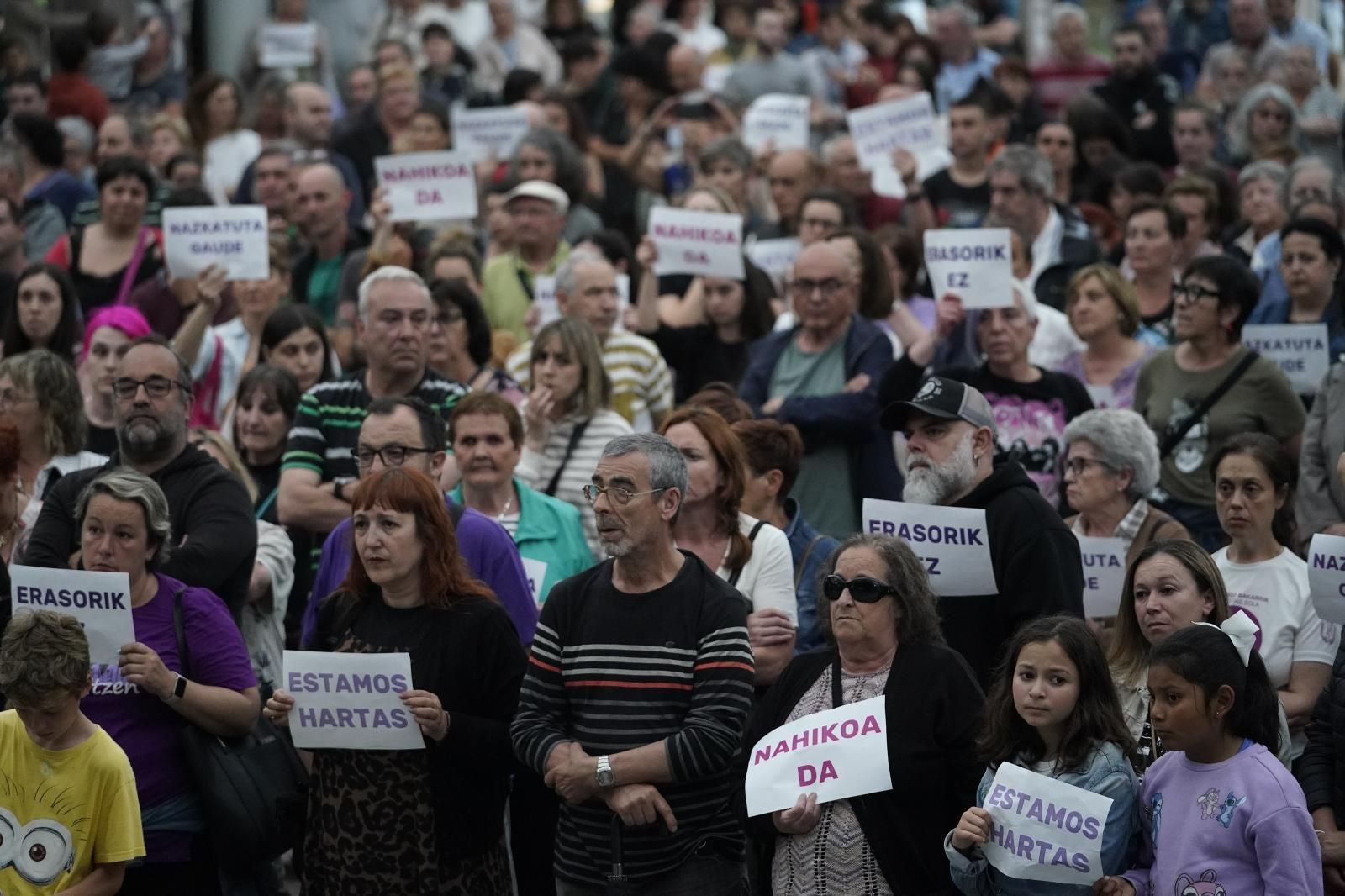 Las imágenes de la concentración de Rekalde en repulsa por el asesinato de la niña de 13 años