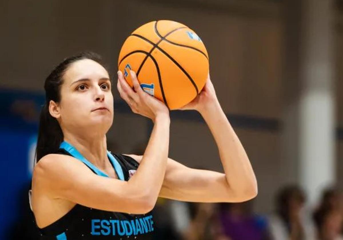 Ángela Salvadores, primer fichaje del Lointek Gernika para la próxima temporada