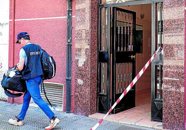 El acceso a la vivienda estuvo acordonado buena parte del día.