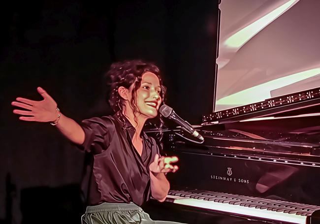 Sheila Blanco combinó la música y la poesía en un certamen en Kulturunea.
