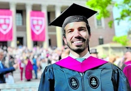 Graduación. El bilbaíno Gonzalo Arana es profesor visitante en Harvard, donde hizo un máster.