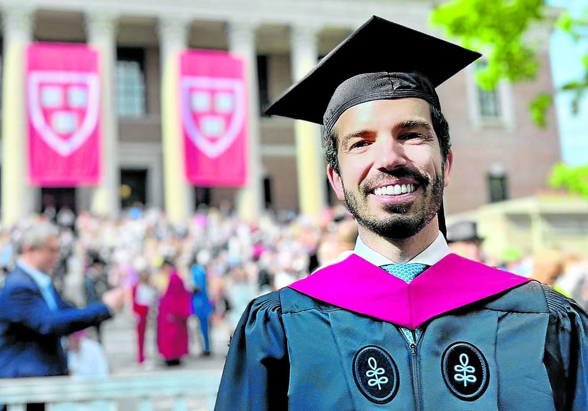 Graduación. El bilbaíno Gonzalo Arana es profesor visitante en Harvard, donde hizo un máster.