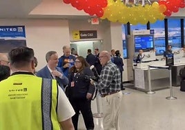 En el aeropuerto de Newark organizaron una fiesta antes del despegue.