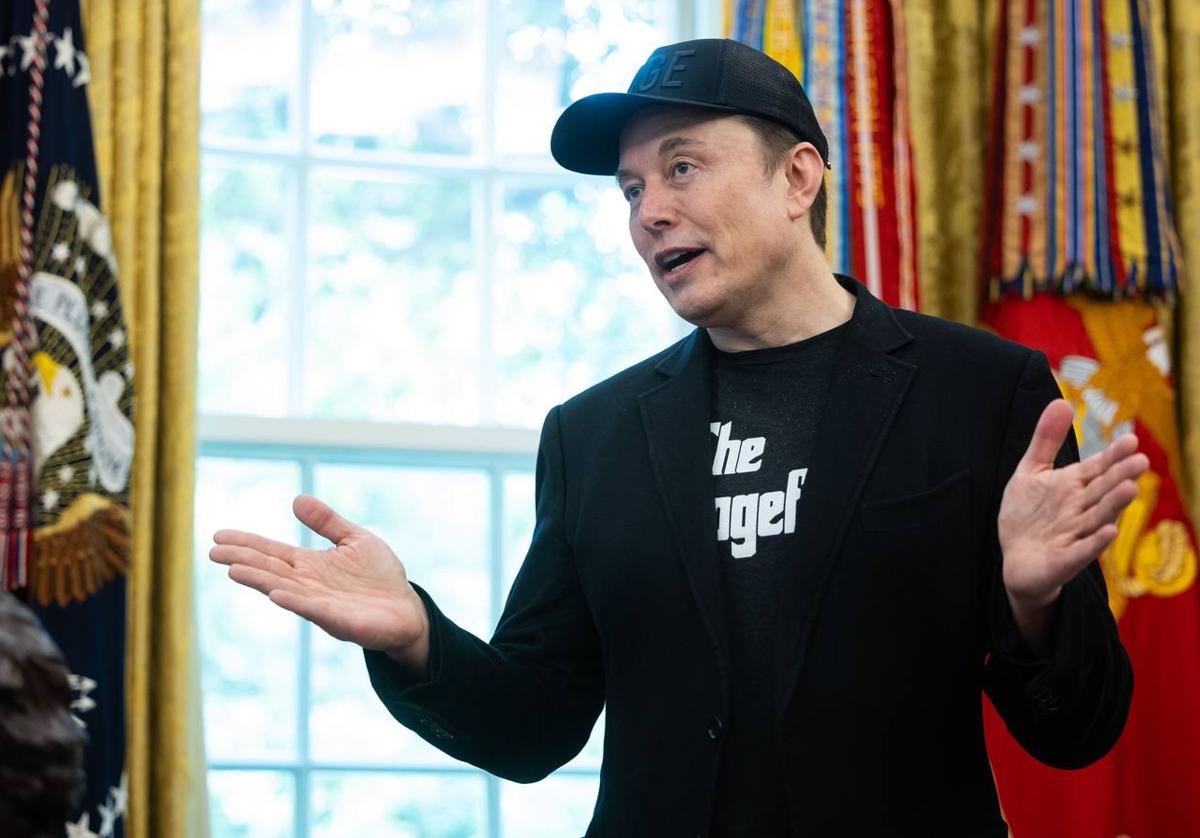 ¿Elon Musk se cae del caballo?