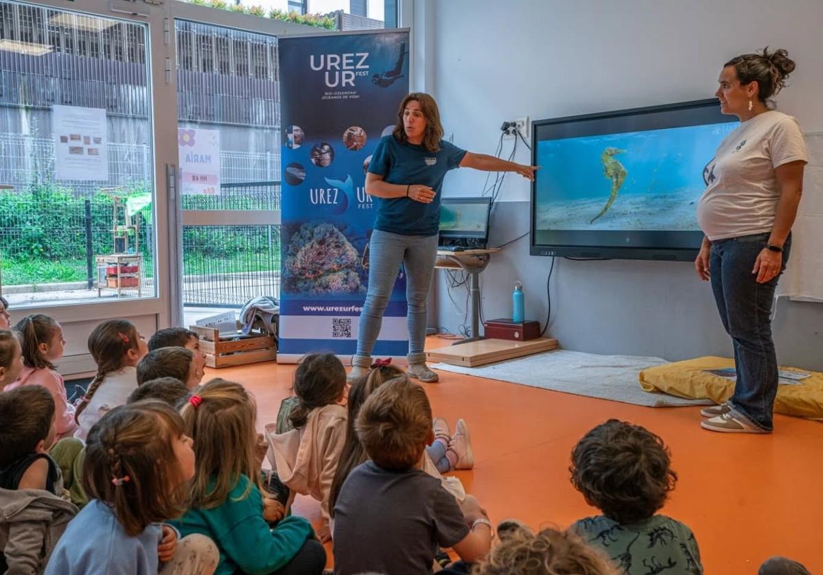 Más de 1.500 vecinos se vuelcan con la conservación de los océanos en Uribe Kosta