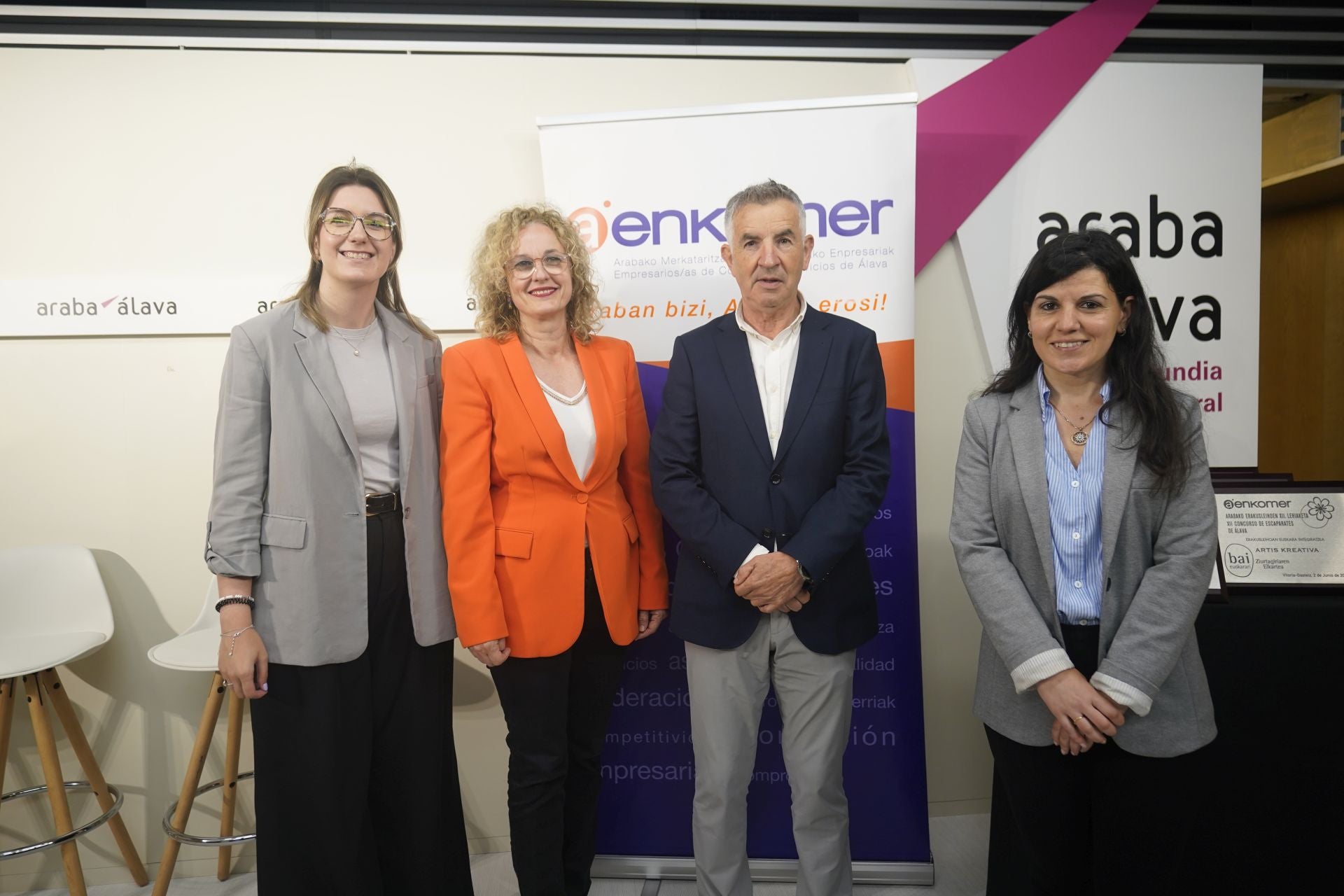 Cristina González, Jon Aspuru y Edurne Parro.