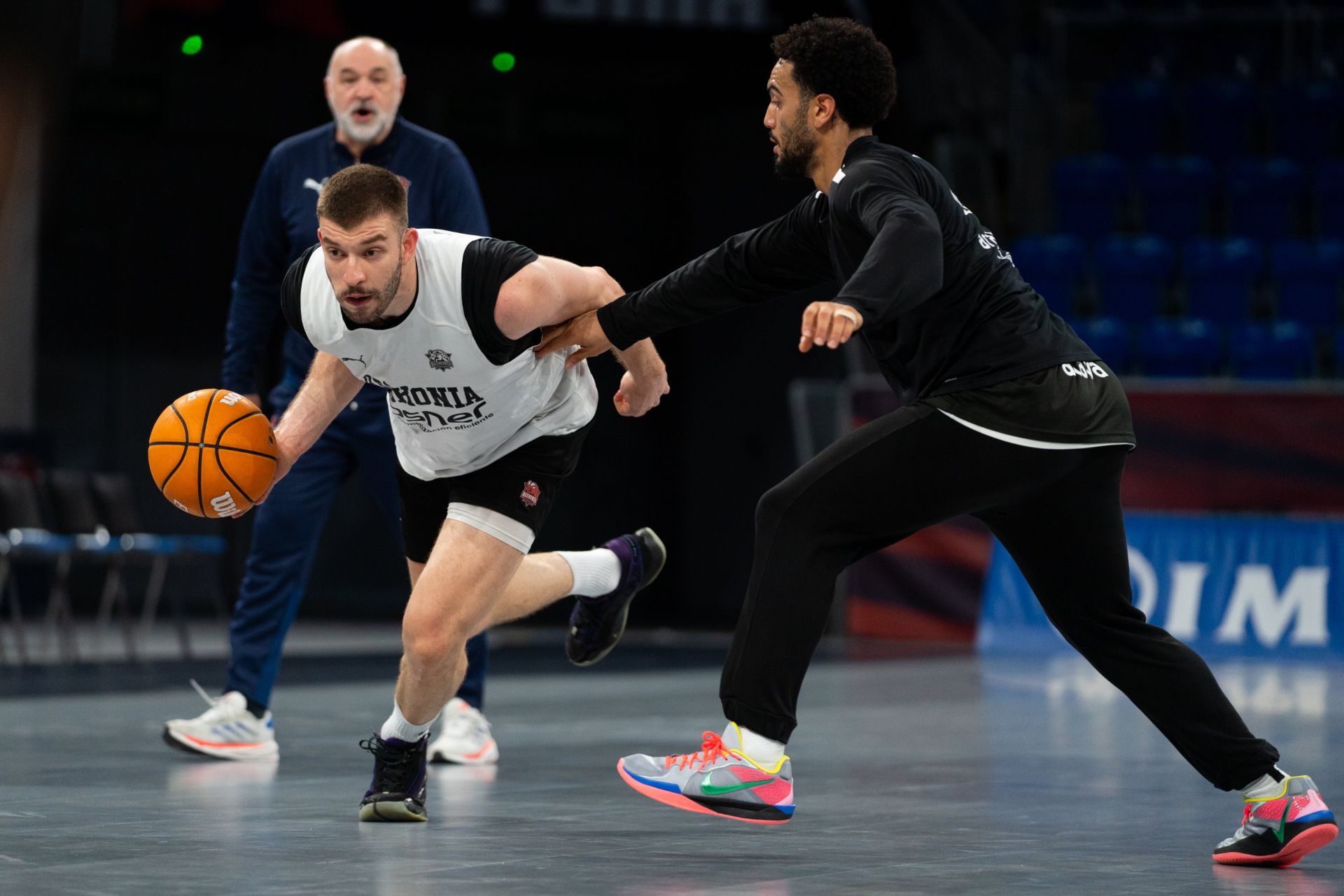 El Baskonia, obligado a pelear con todos los elementos en contra