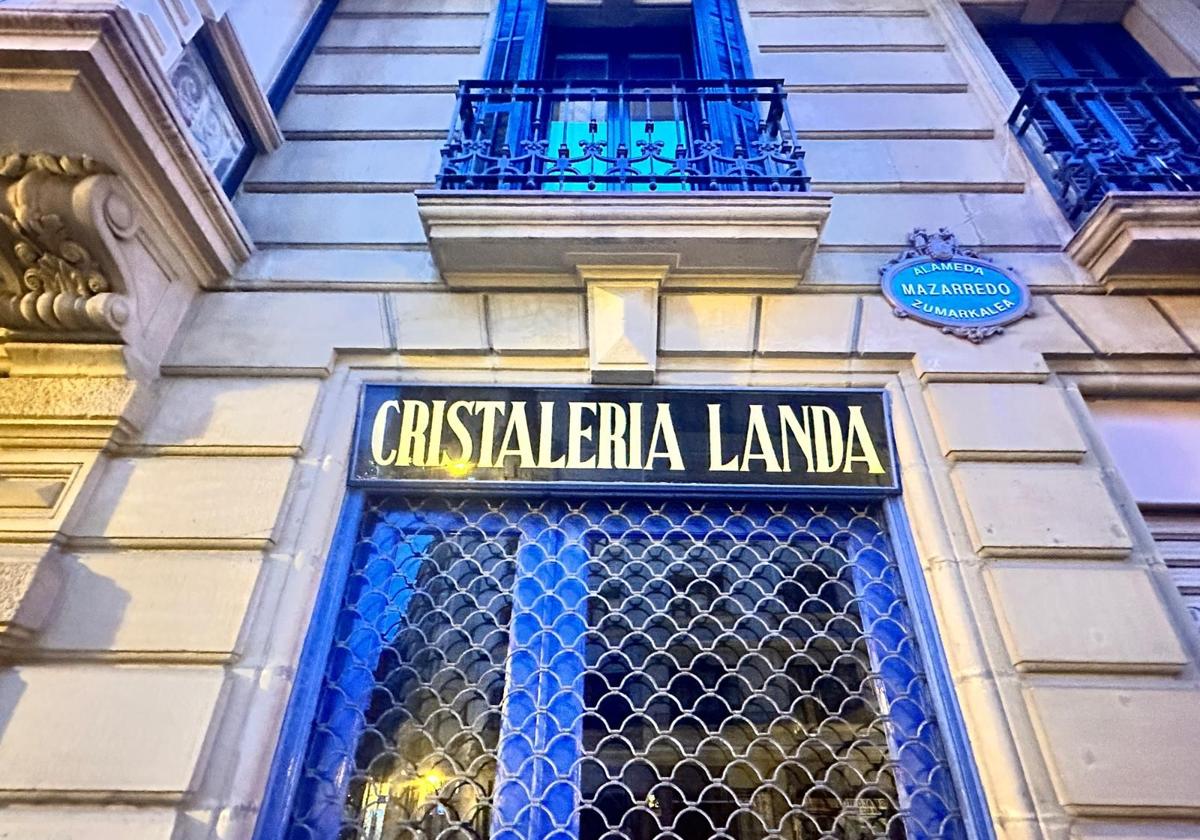 Bilbao pierde otro de sus comercios centenarios, la cristalería más antigua de Bizkaia