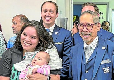 El detalle de la tripulación con Sofía, la pasajera más joven, de solo 4 meses