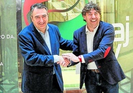 Aitor Esteban y Eneko Andueza, durante su primera reunión en Sabin Etxea el pasado 7 de mayo.
