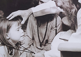 La terrible –y silenciada– historia de los niños esclavos sexuales en la secta de Osho