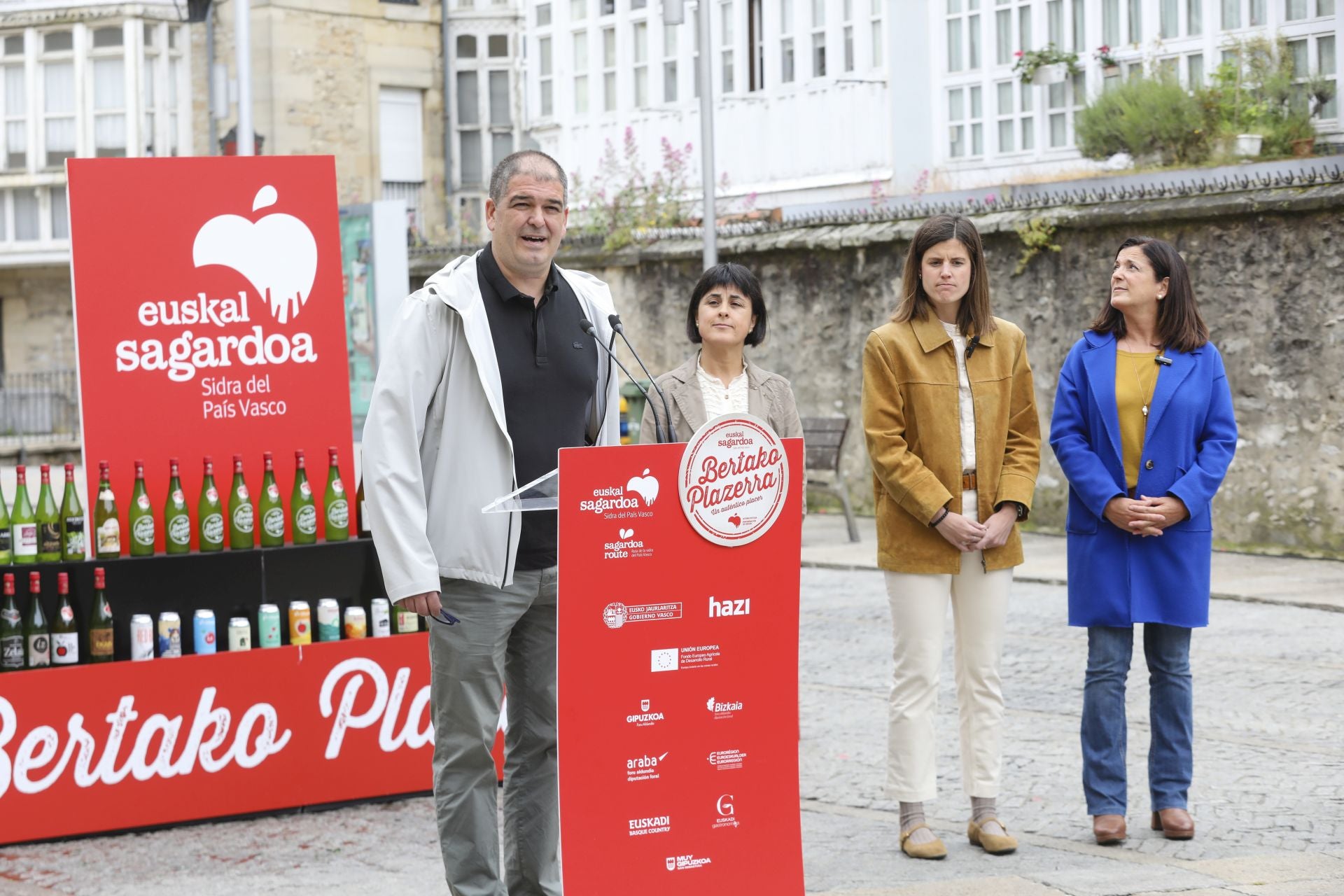 Vitoria acoge la presentación de la nueva cosecha de sidra de Euskal Sagardoa