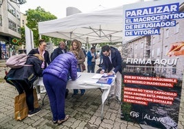 El PP inicia una recogida de firmas contra el centro de refugiados de Arana