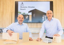 Roger Buxadé e Ignasi Pérez Arnal, promotores de Atom Modular, 'startup' especializada en construcción industrializada.