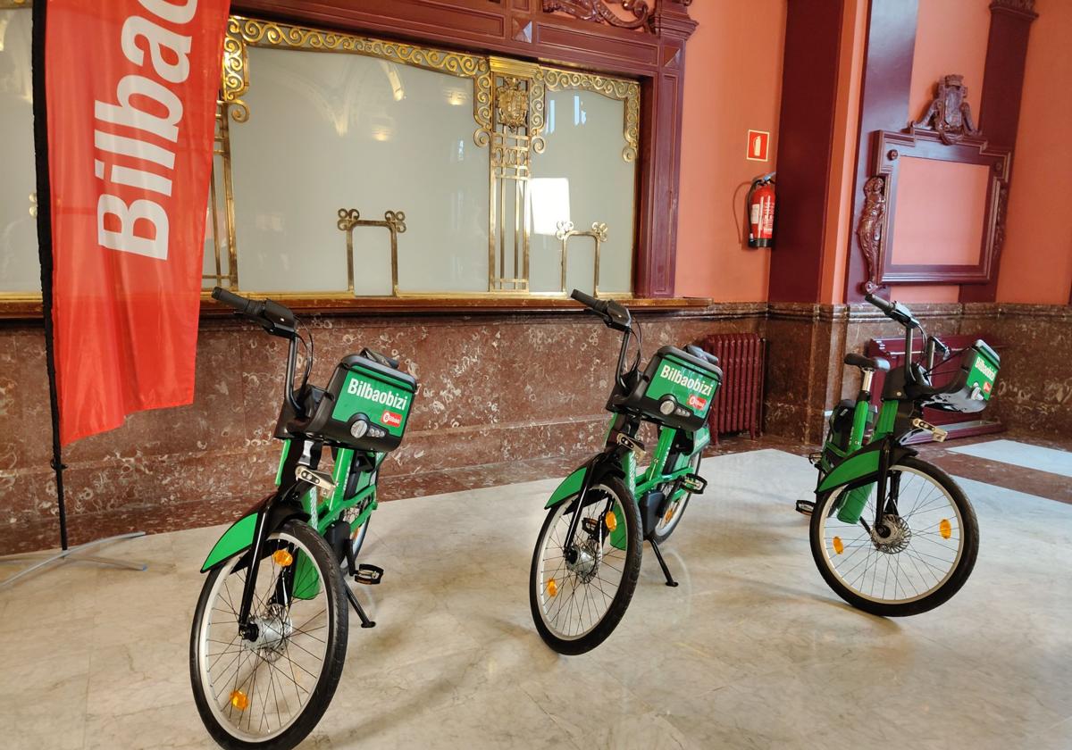 Así son las nuevas bicicletas de Bilbao: verdes, con IA, sistema antivandalismo y pago por uso