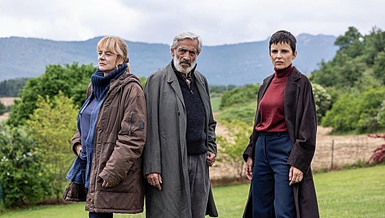 Elena Anaya, Imanol Arias y Emma Suárez en un 'Twin Peaks' alavés de Netflix