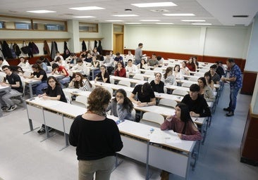 «Hemos tenido que usar modelos de examen de otras comunidades para preparar Selectividad»