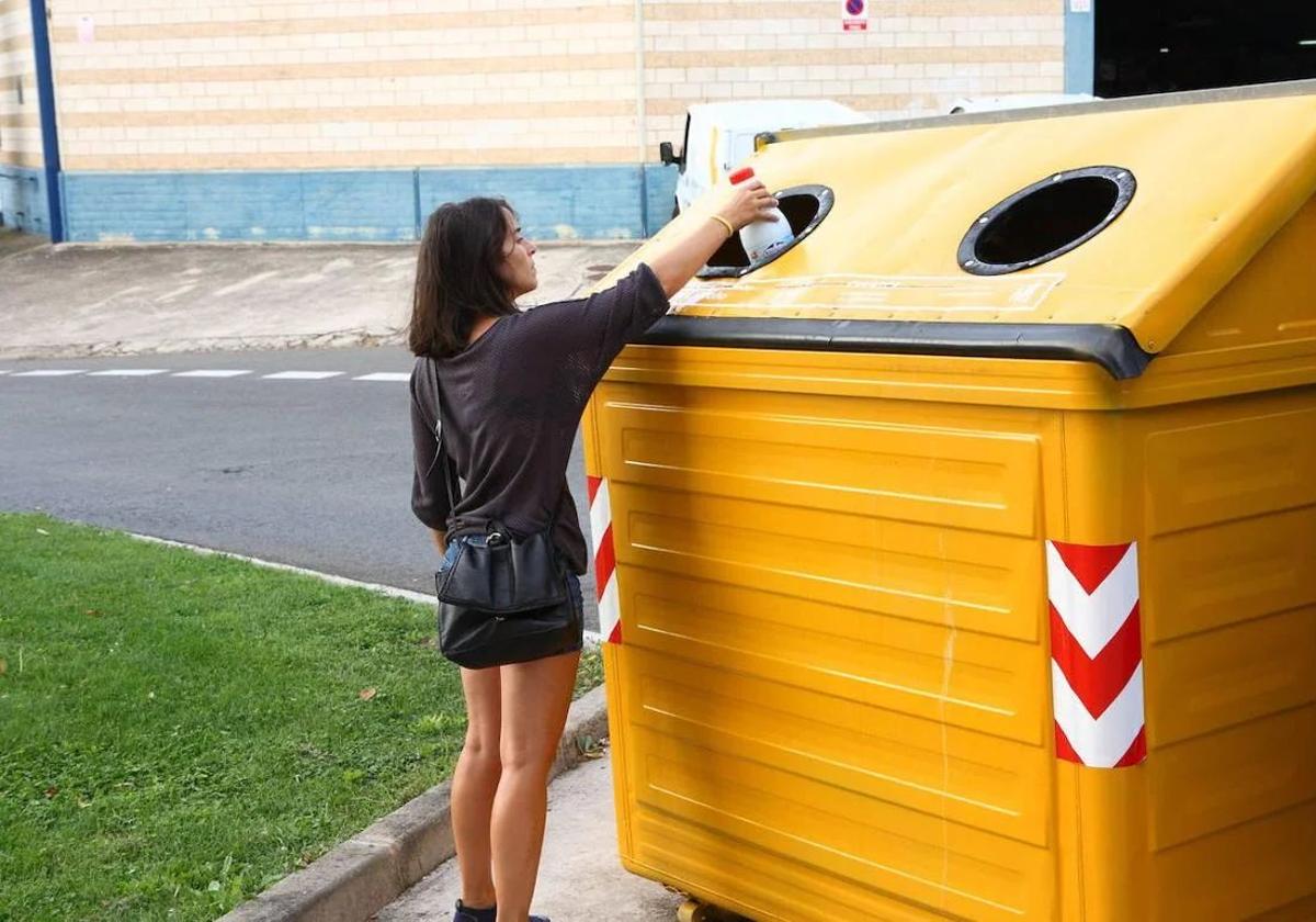 La feria está centrada en resolver dudas sobre el uso del contenedor amarillo.