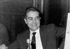 Gabriel Aresti, en una fotografía de los años 60.
