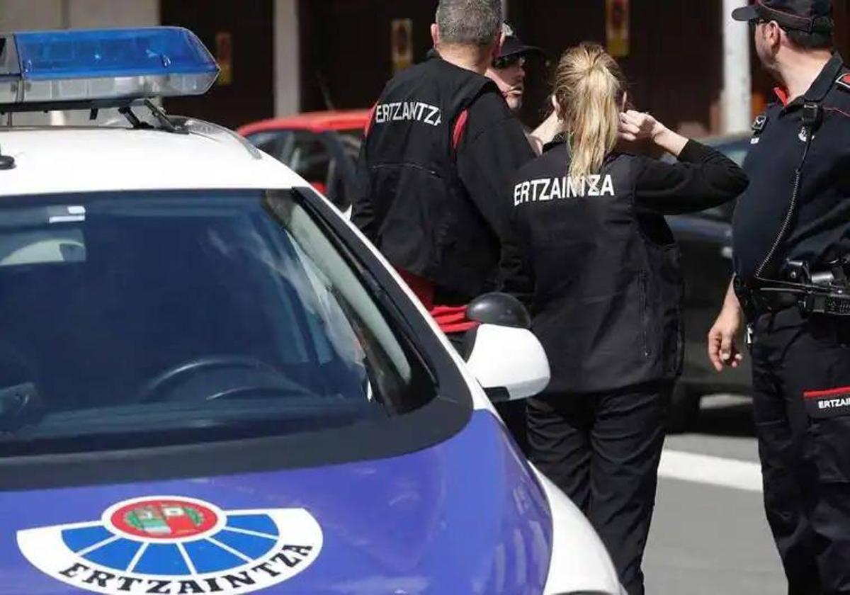 La Ertzaintza detiene a 850 reincidentes al año, sobre todo por robos con violencia e intimidación