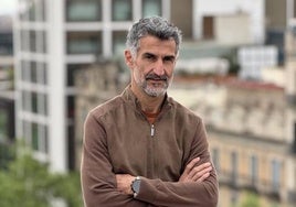 El director y productor Ibon Cormenzana estrena 'Cuatro paredes'.