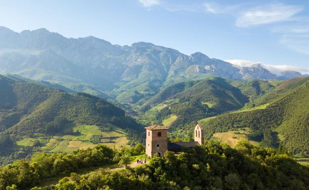 La ermita de Santa Catalina formó parte del conjunto religioso del Monasterio de Santo Toribio de Liébana.