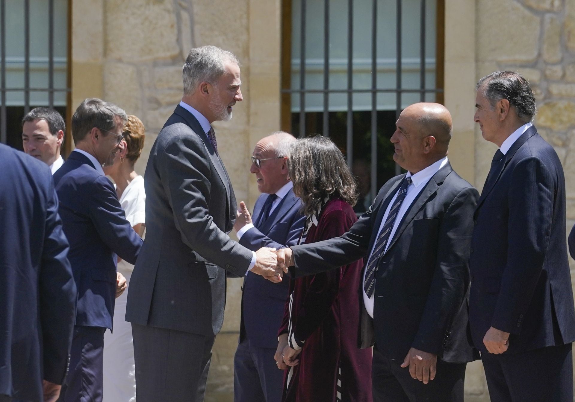 Las imágenes de la visita de Felipe VI a Elciego