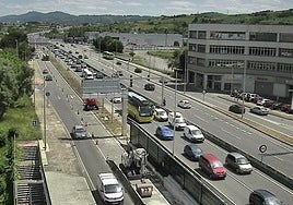 Finalizan las retenciones en La Avanzada tras un accidente entre dos vehículos en sentido Getxo