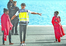 El Supremo amenaza con multar al Gobierno si no se hace cargo de forma urgente de los menores de Canarias