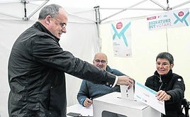 Joseba Egibar, en una imagen de archivo, durante una consulta de Gure Esku Dago celebrada en San Sebastián.