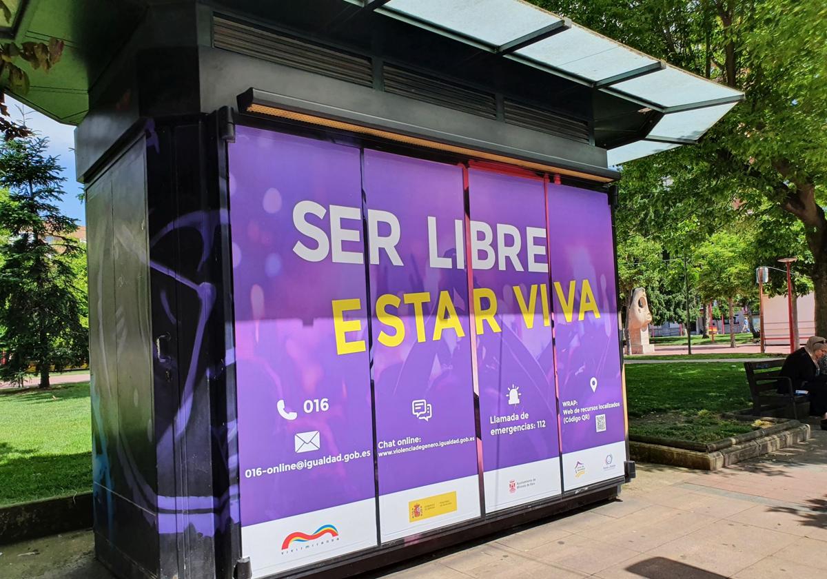 El mensaje se ha rotulado en los kioscos que serán Puntos Violeta.