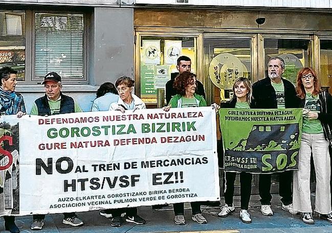 Miembros de Pulmón Verde de Gorostiza en una de sus protestas.