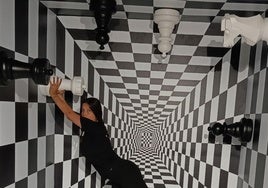 Abre un museo de ilusiones ópticas en Bilbao que «flipa» a los niños y donde nada es lo que parece