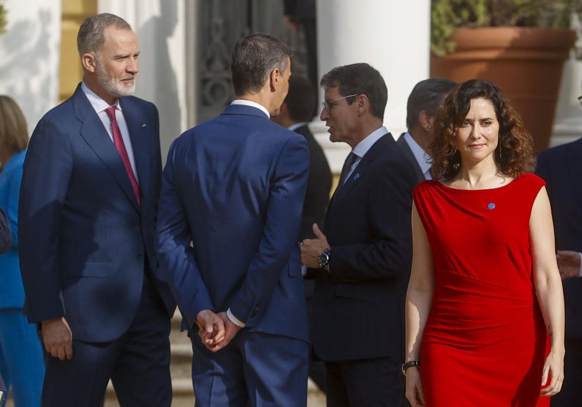 Ayuso regresa a la Conferencia de Presidentes tras abandonarla al hablar Pradales en euskera