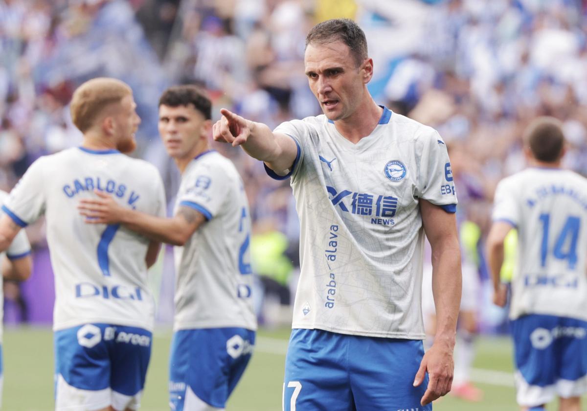 Kike García celebra en el José Zorrilla el gol de la permanencia del Deportivo Alavés.