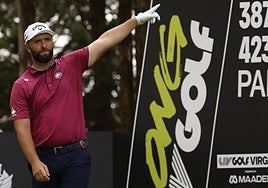 El de Barrika reacciona soltando el palo tras un mal golpe desde el tee del hoyo 2, desafío en el que logró un birdie tras un putt de 20 metros.