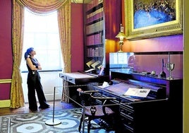 La decoración interior remite a los años 1837-1839, cuando Dickens vivió allí.