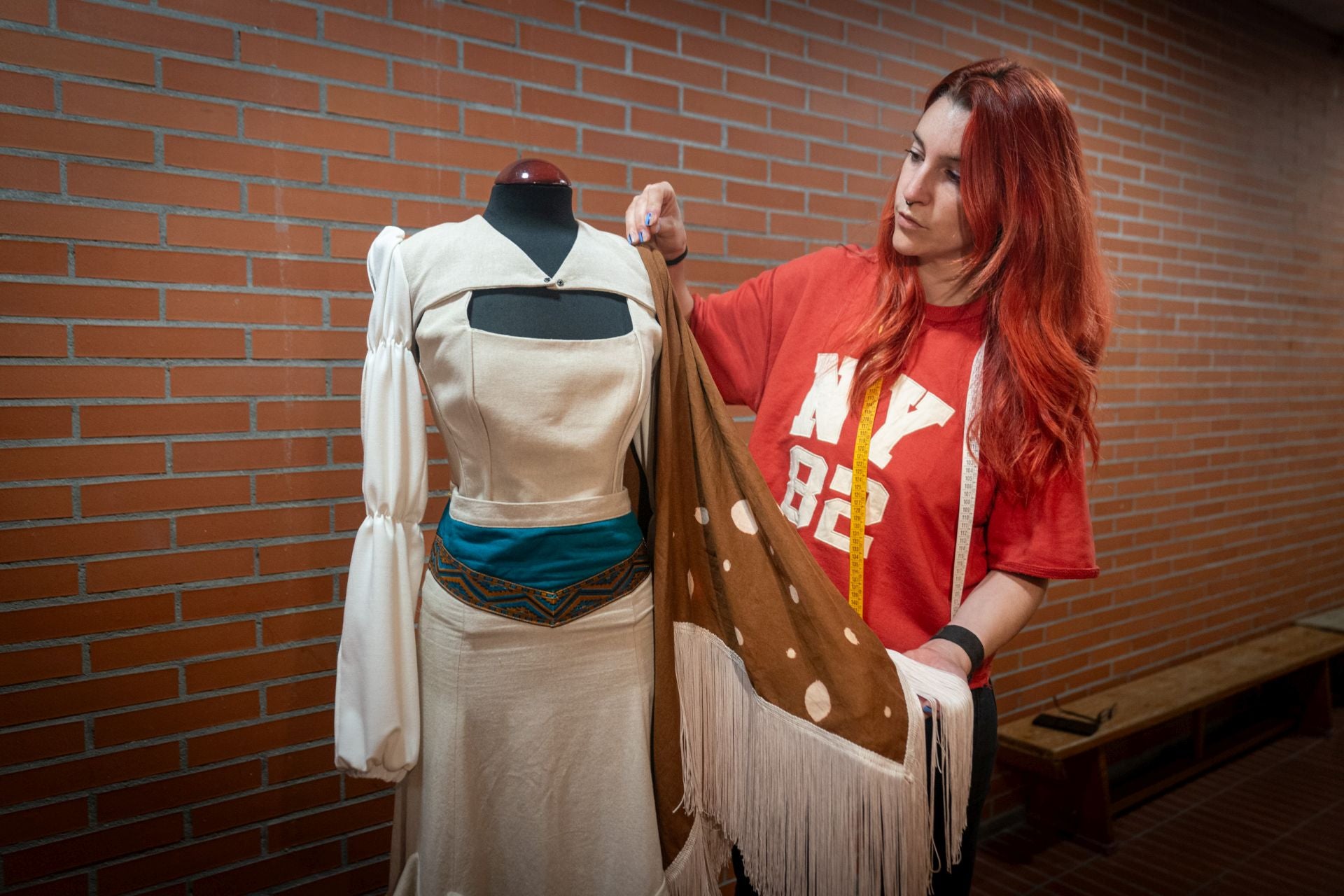 La diseñadora vitoriana que mezcla cultura africana y flamenca para una obra de teatro