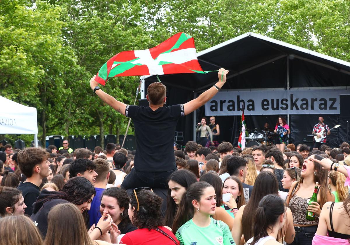 La huelga de jardineros obliga a trasladar el Araba Euskaraz a Mendizorroza, El Prado y Armentia
