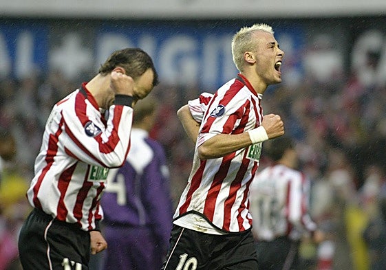 Etxeberria y Yeste celebran un gol ante el Austria de Viena en 2005 en San Mamés