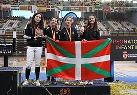 Iria Guede, Garazi Iriarte, Uxue Díez y Maialen Zulueta en el podio.