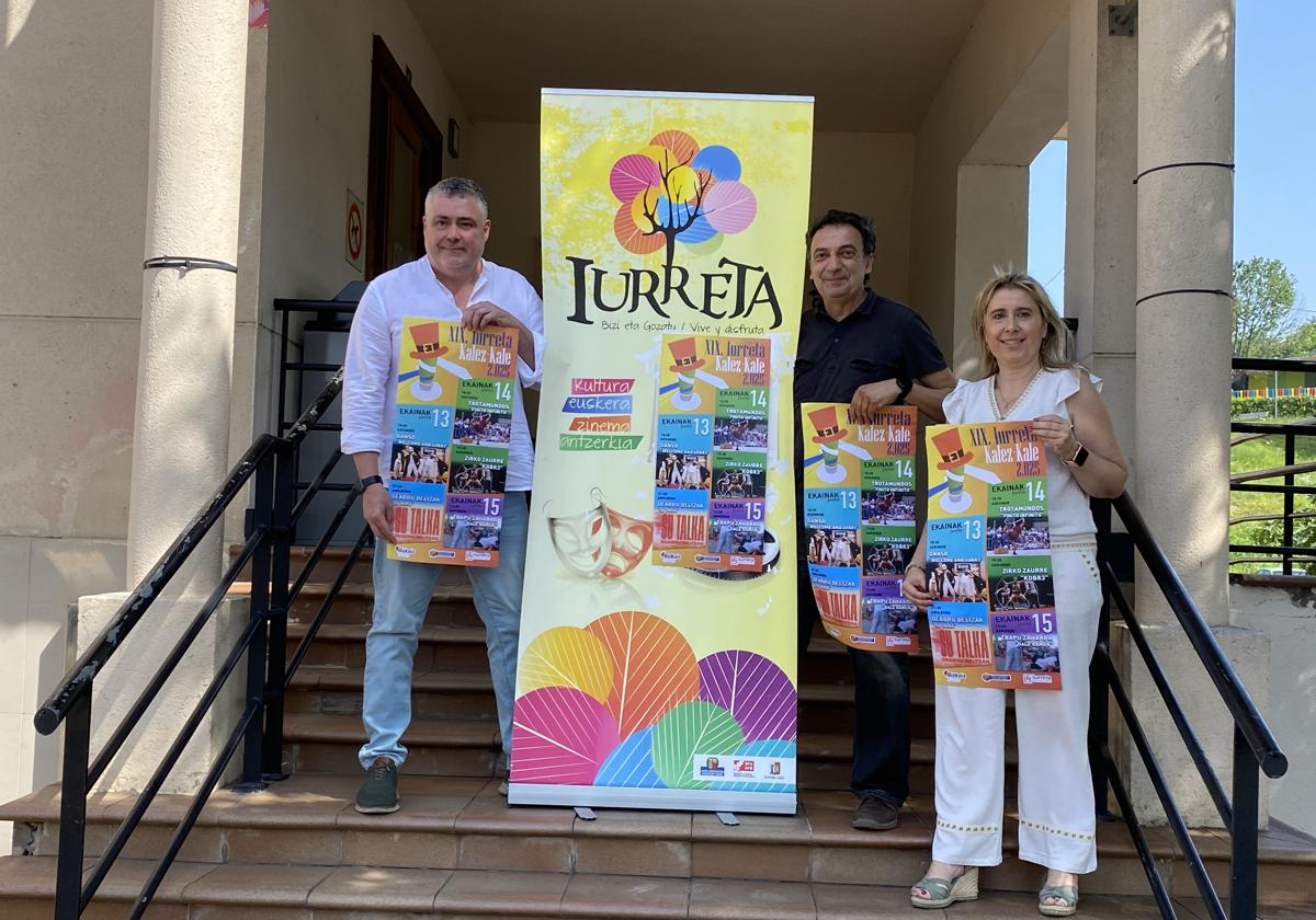 Deabru Beltzak estrena su nuevo espectáculo en Iurreta en su festival de calle