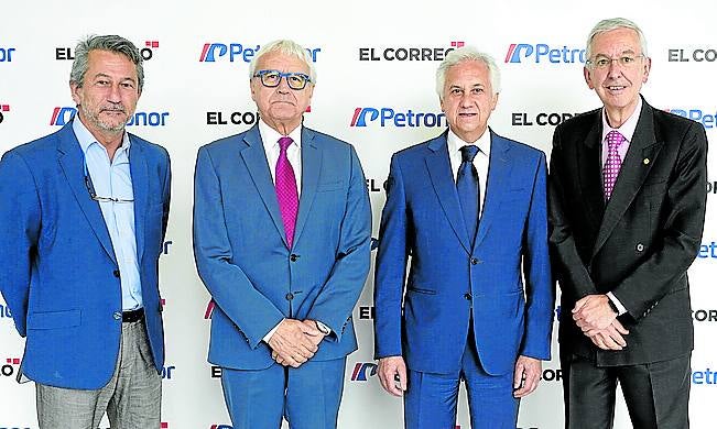 Hector Beaskoetxea, Vicente Reyes, Jesús Gonzalez Moro y Víctor Pérez de Guezuraga.