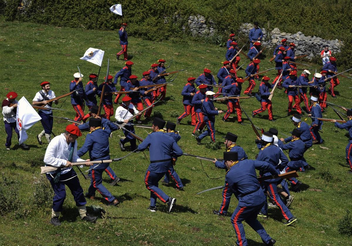 Imagen de una pasada edición de la recreación histórica en el Mazo del Serantes.