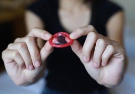 El preservativo se mantiene como una herramienta eficaz para prevenir las ITS.