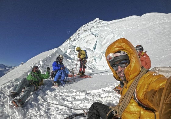 El equipo de los hermanos Pou, a 5.600 metros de altura.