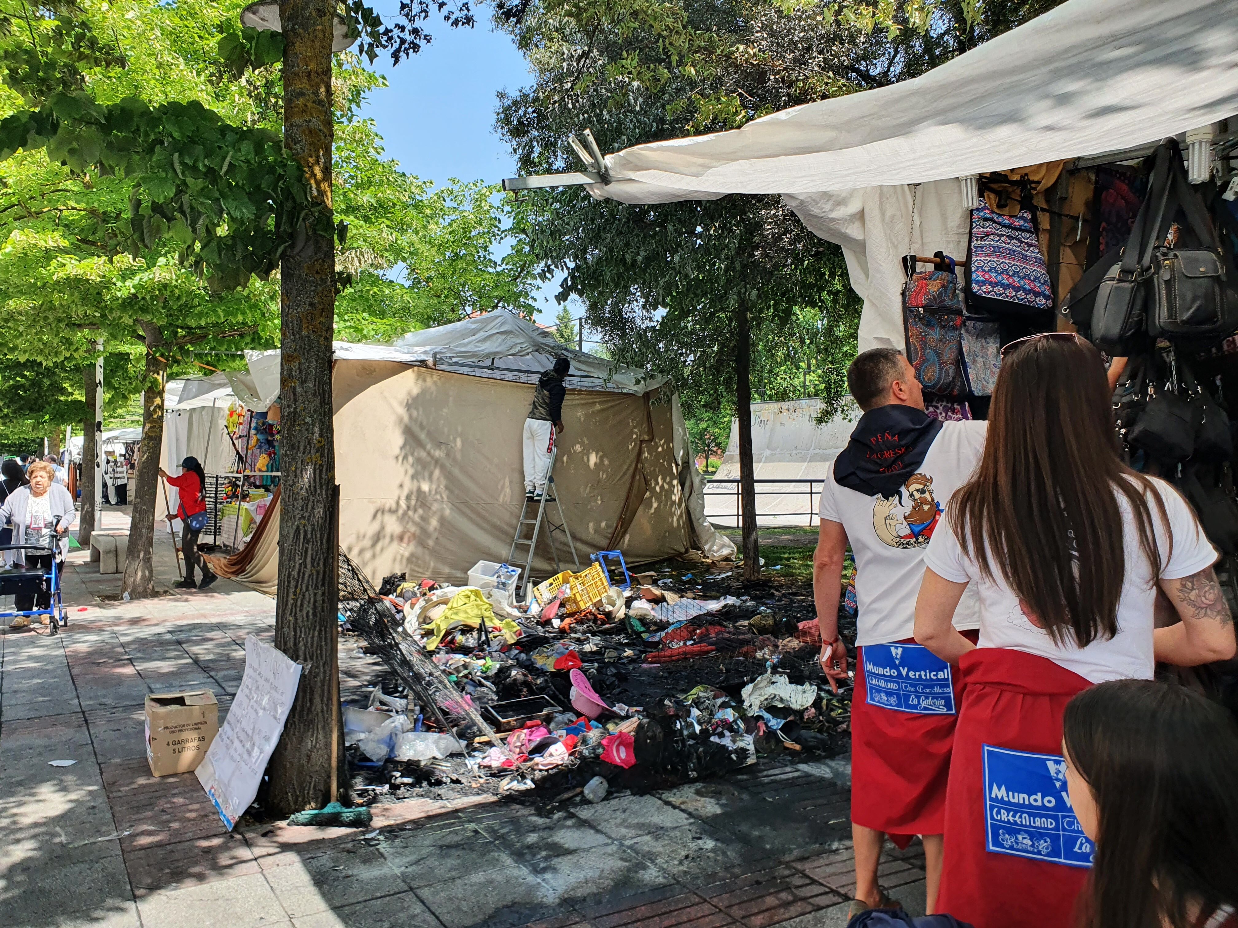 El fuego acabó con el puesto de venta durante las fiestas sanjuaneras.