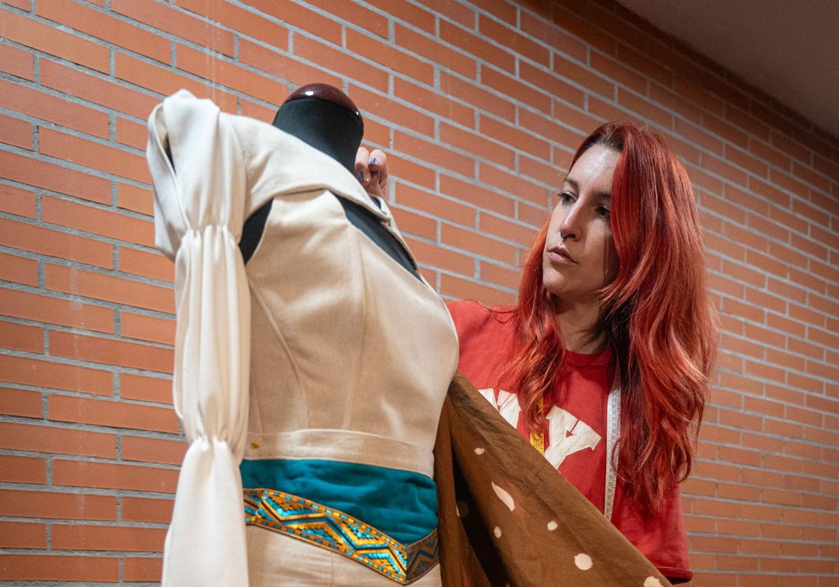 La diseñadora vitoriana que mezcla cultura africana y flamenca para una obra de teatro