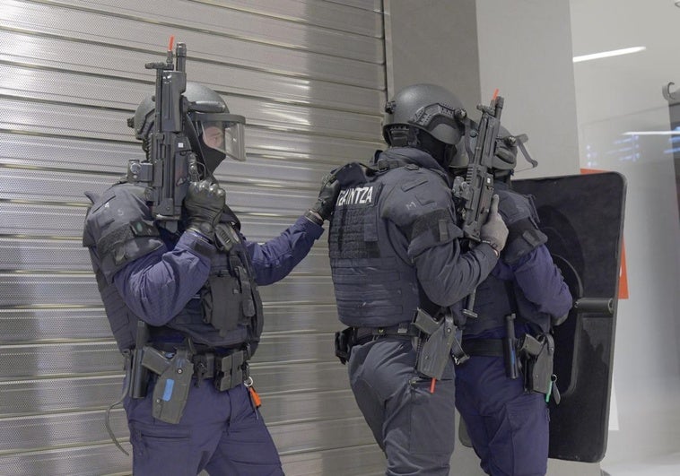 Ataque terrorista en un centro comercial de San Sebastián: así ha sido el simulacro de la Ertzaintza